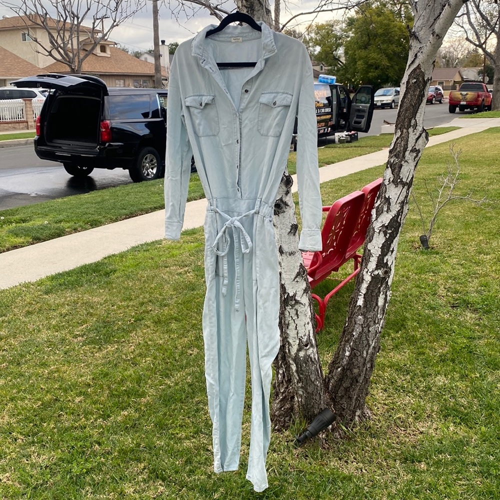 Hello Nite gorgeous fabulous baby blue jumpsuit with lots of pockets